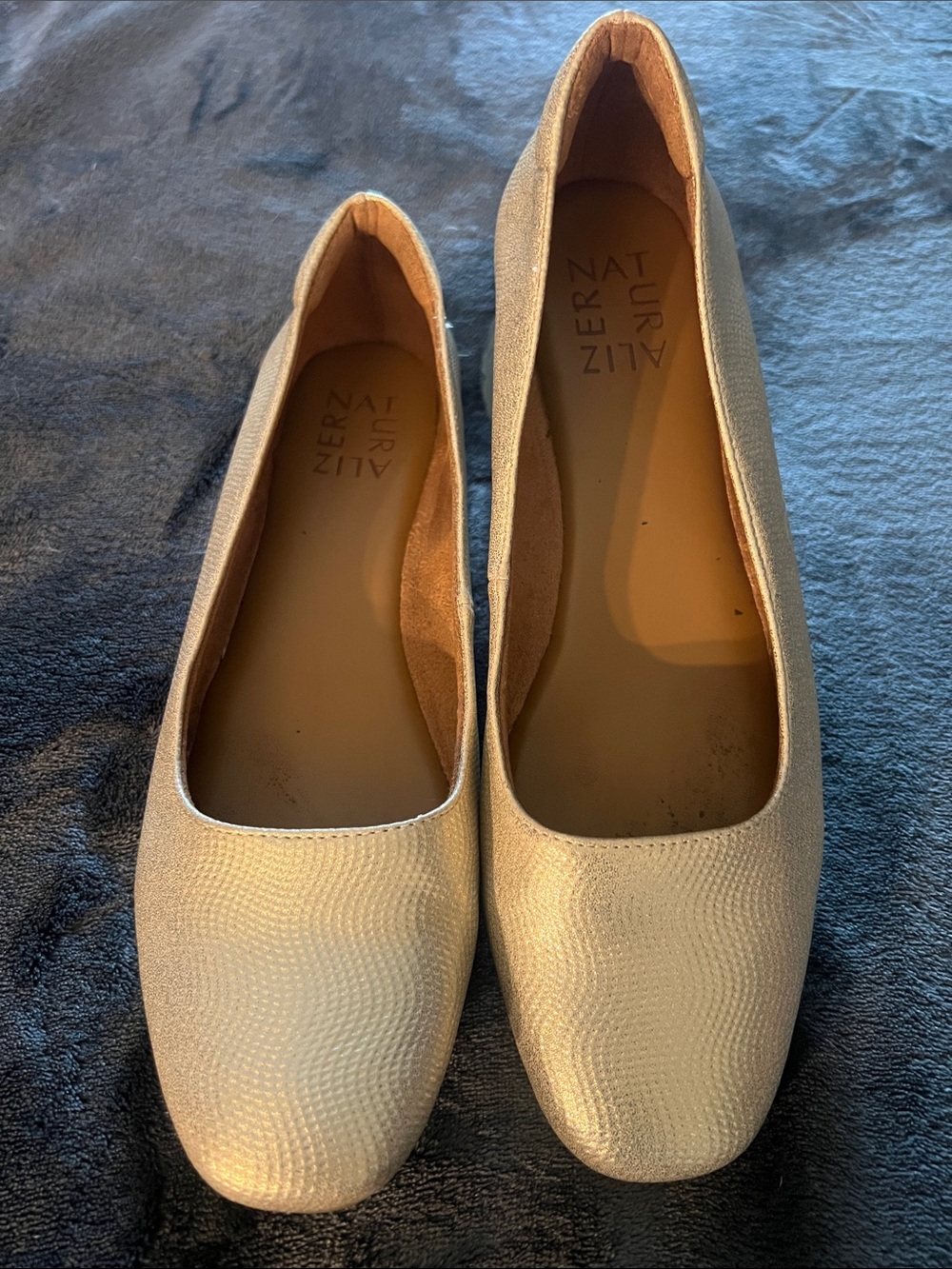 Naturalizer Women's Gold Textured Ballet Flats